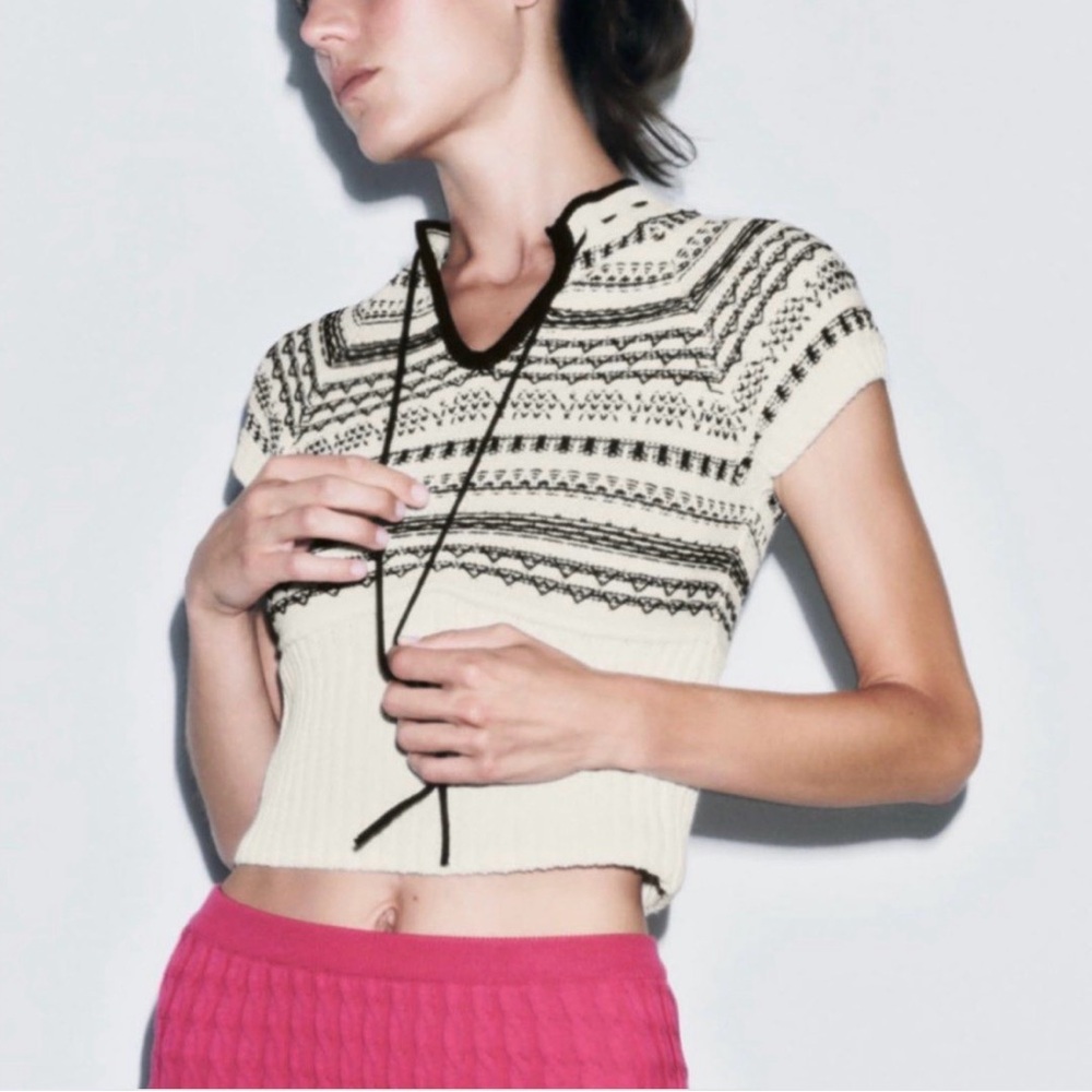 Zara Cream and Black Patterned Knit Top